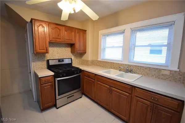 Akron, OH 44301,1660 Glenmount AVE