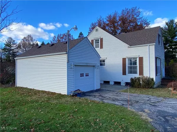 Brecksville, OH 44141,9482 Highland DR