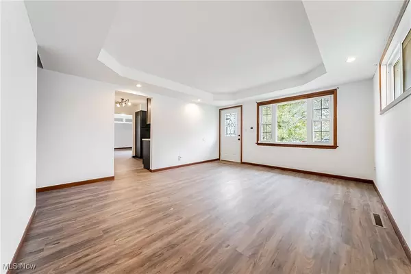 Elyria, OH 44035,1038 Oakwood DR