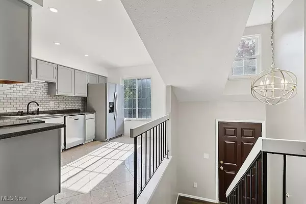 Euclid, OH 44143,209 Greenbriar CT #209