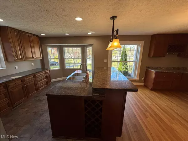 North Olmsted, OH 44070,30871 Lorain RD