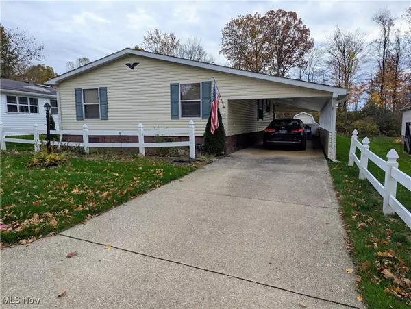 76 Cardinal DR, Hiram, OH 44234