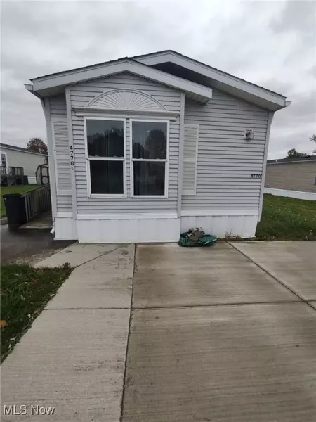 4770 Valley Hills DR, Ravenna, OH 44266