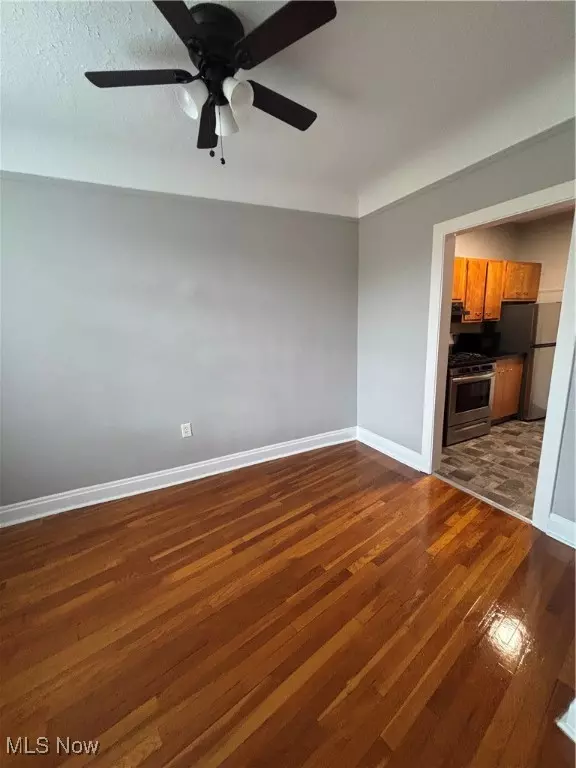 Cleveland, OH 44102,9907 Lake AVE #402