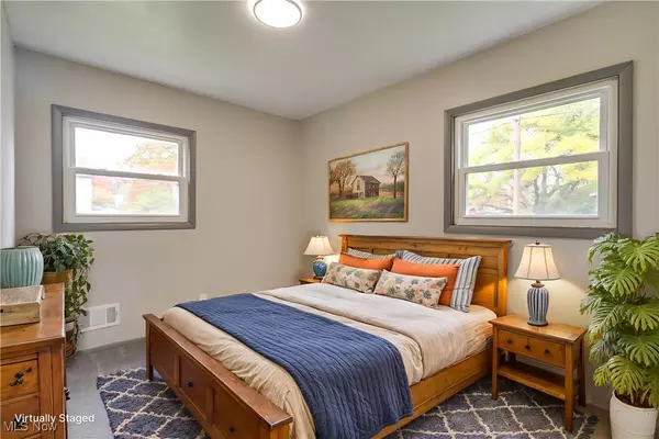 Akron, OH 44314,2953 Clearfield AVE