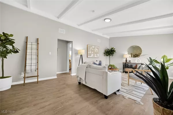 Berea, OH 44017,275 Rowan DR