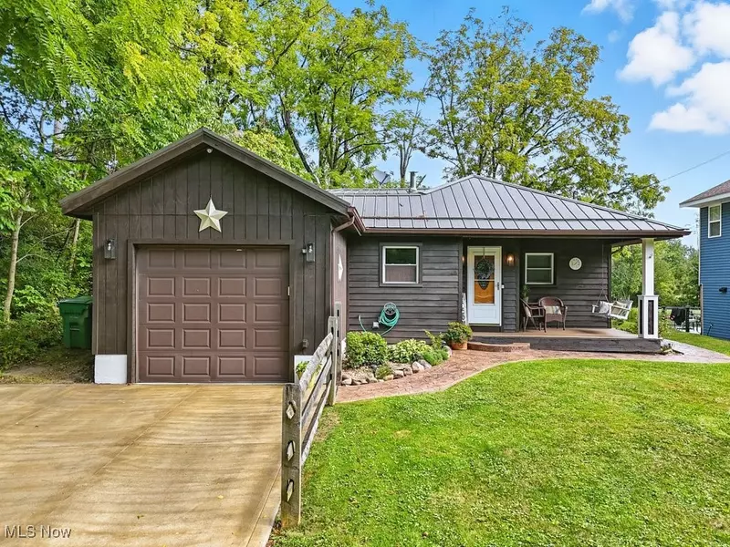 12040 Hotchkiss RD, Burton, OH 44021