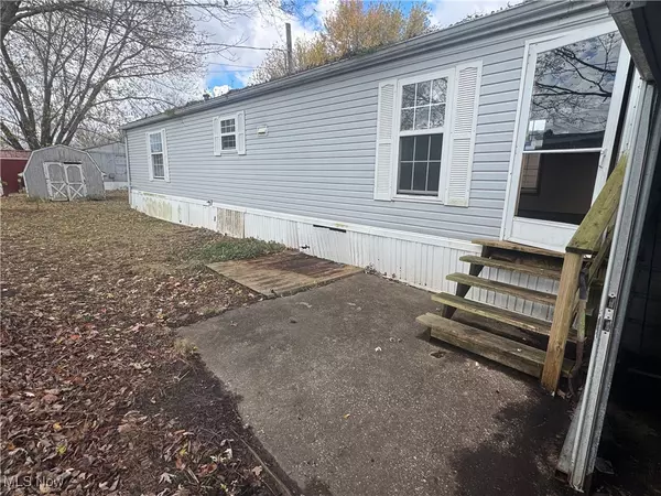 Chardon, OH 44024,11056 Leader RD