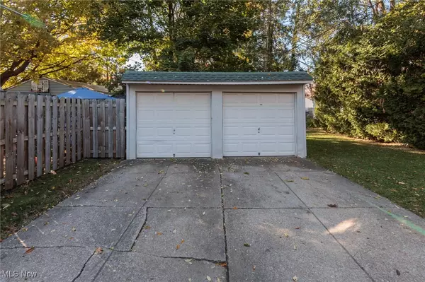 Fairview Park, OH 44126,4352 W 211th ST