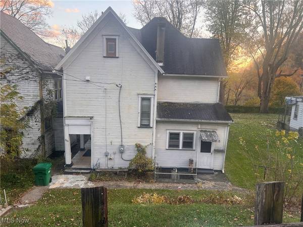 Wellsville, OH 43968,319 Ridge AVE