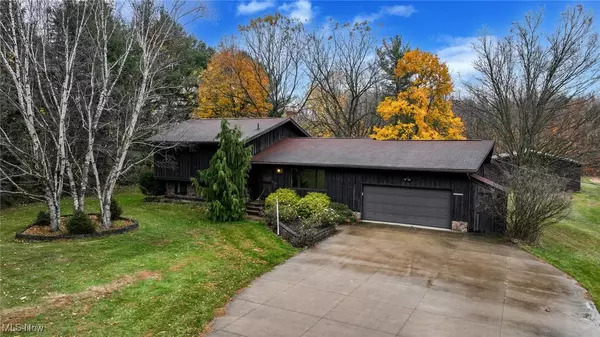 8025 Yoder RD, Seville, OH 44273