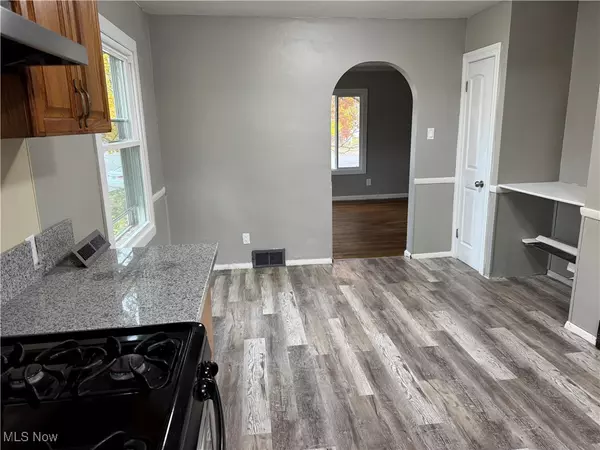 Akron, OH 44314,1574 East AVE