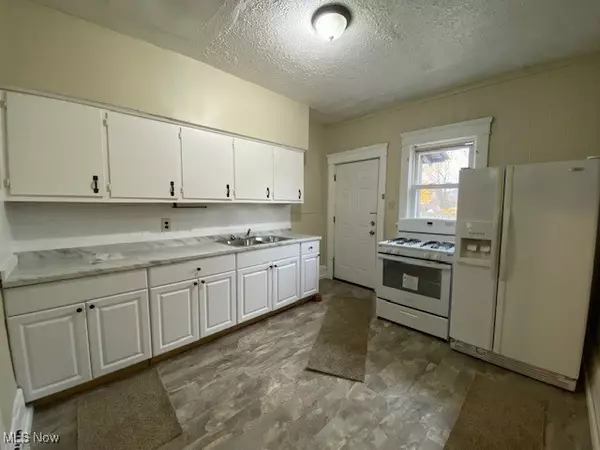 Barberton, OH 44203,459 Wooster RD N