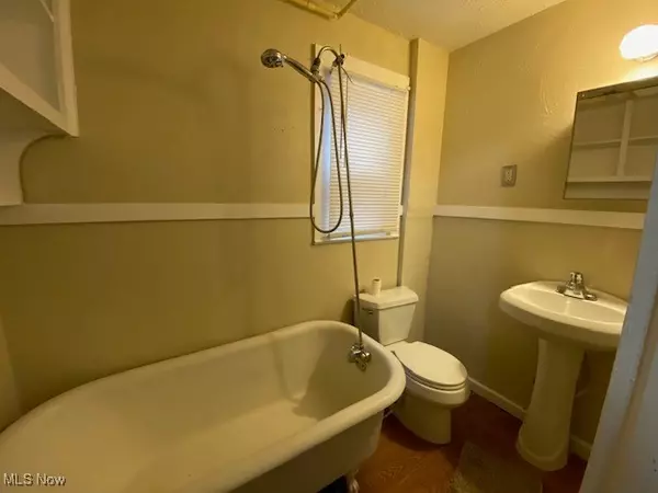 Barberton, OH 44203,459 Wooster RD N