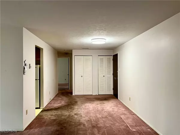 Stow, OH 44224,3068 Kent RD #105C