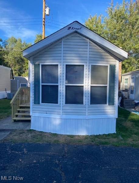 40 Hyland DR, Akron, OH 44312