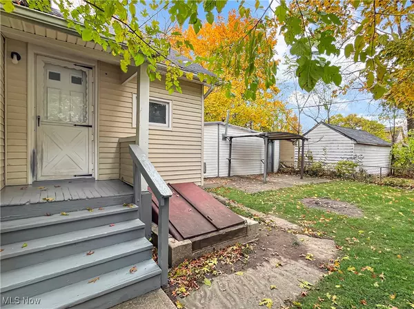 Elyria, OH 44035,213 Gates AVE