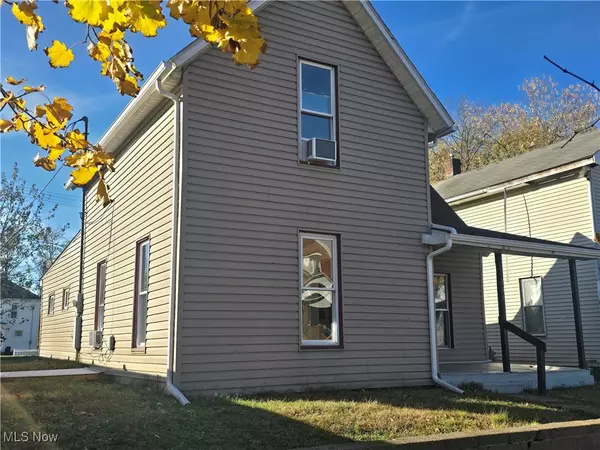 Coshocton, OH 43812,731 S 6th ST