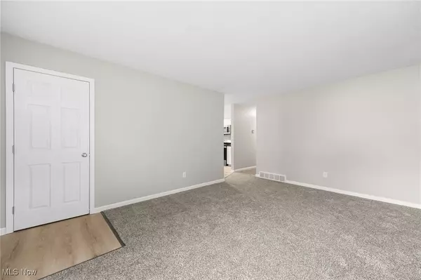 Akron, OH 44313,1562 Marlowe AVE