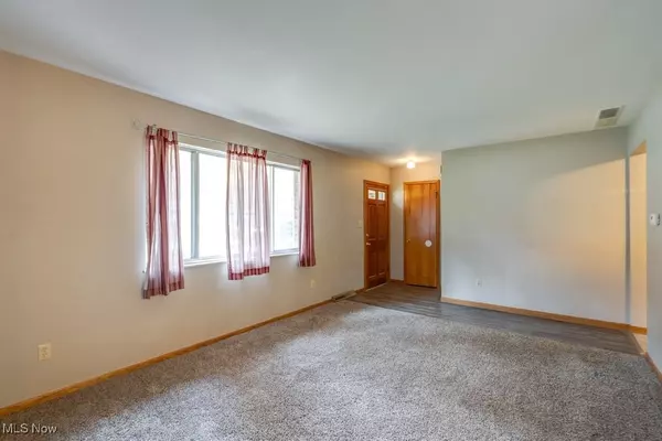 Stow, OH 44224,1514 & 1516 Robin LN