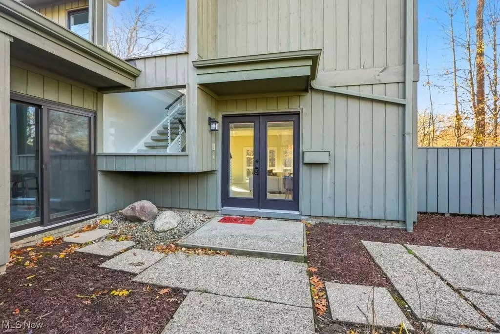 Aurora, OH 44202,702-22 Fairington DR