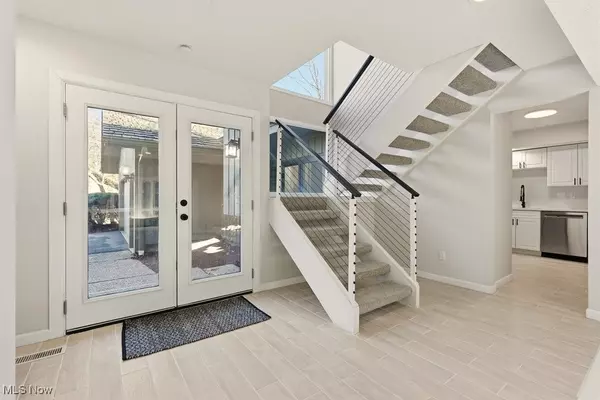 Aurora, OH 44202,702-22 Fairington DR