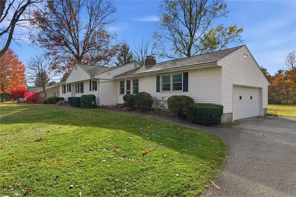 Chagrin Falls, OH 44023,17844 Kenston Lake DR