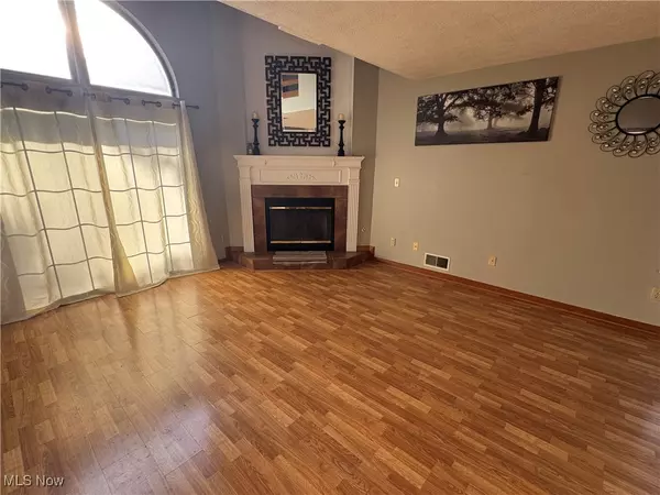 Boardman, OH 44512,1233 Red Tail Hawk Unit # 4 CT