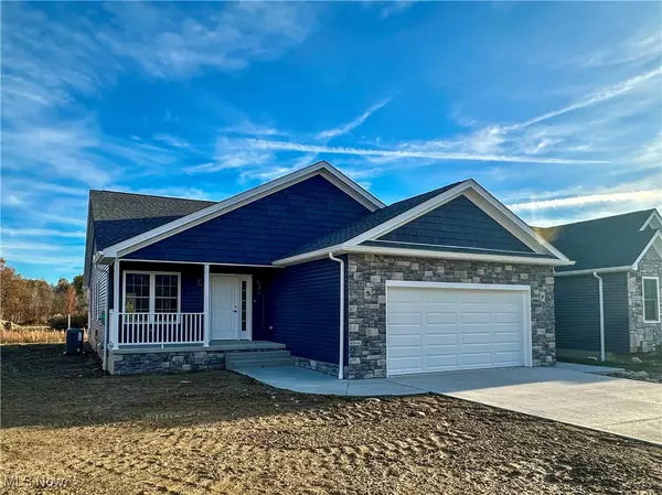 261 Potters CIR, Girard, OH 44420