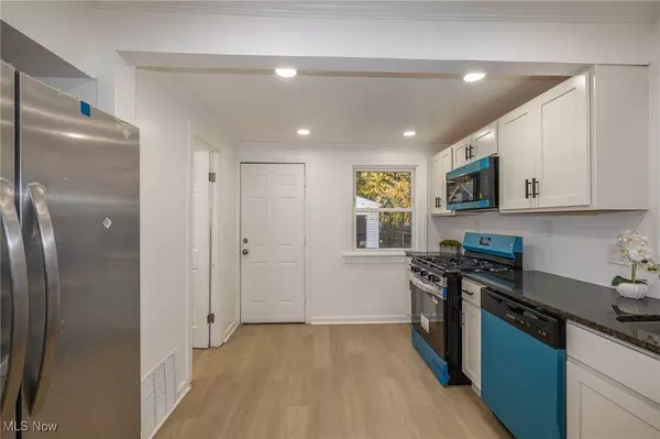 Cleveland Heights, OH 44121,939 Vineshire RD