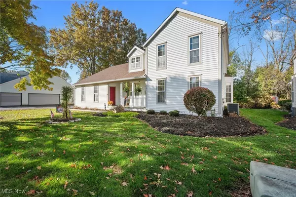 8013 Amberly CIR NW, North Canton, OH 44720