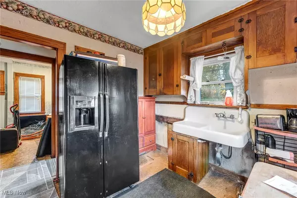 Fairview Park, OH 44126,20663 Woodstock AVE