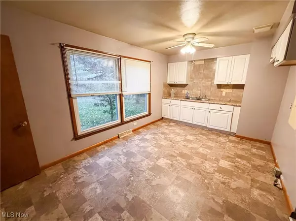 Youngstown, OH 44511,3380 Sunnybrooke DR