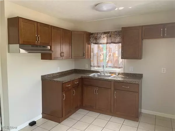 Newburgh Heights, OH 44105,3946 E 54th ST