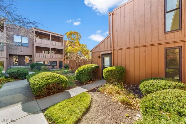 Avon Lake, OH 44012,33803 Electric BLVD #D-15