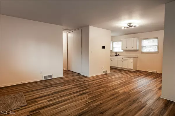 Girard, OH 44420,1095 Leslie LN