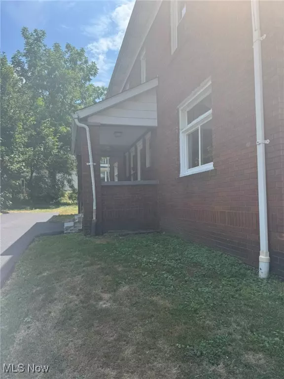 Youngstown, OH 44507,102 E Boston AVE