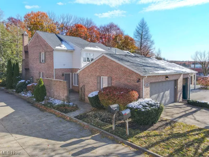 2592 Falmouth RD, Fairlawn, OH 44333