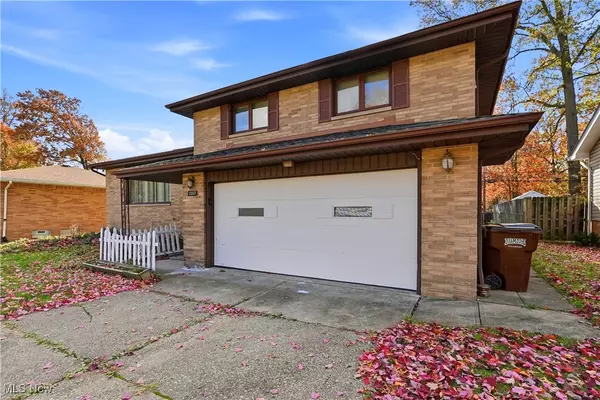 Parma, OH 44134,2207 Oaklawn DR