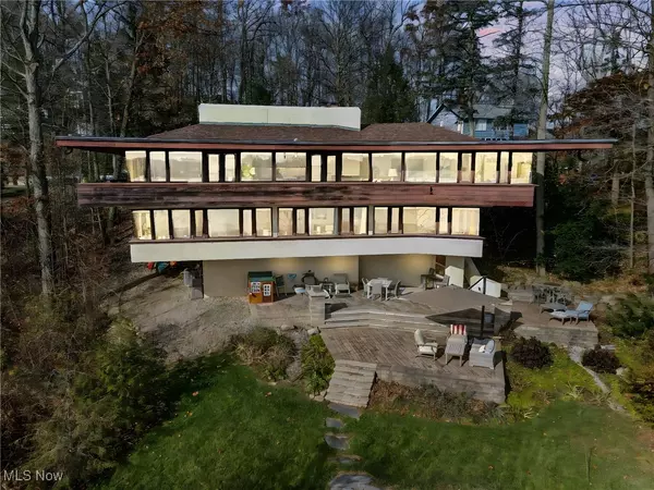 1348 Mockingbird DR, Kent, OH 44240