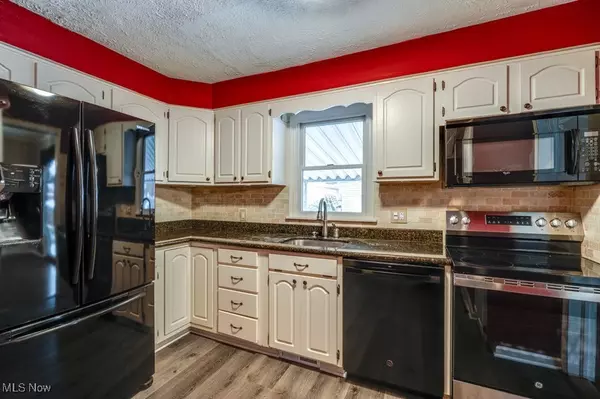 Cuyahoga Falls, OH 44223,2411 16th ST