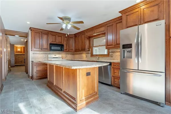 Massillon, OH 44646,7412 Klingston ST NW