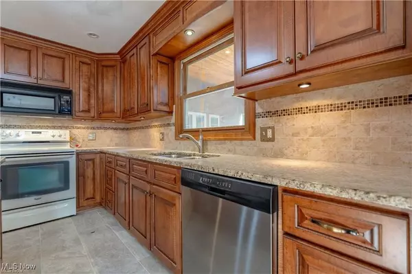 Massillon, OH 44646,7412 Klingston ST NW