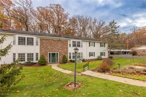 Brecksville, OH 44141,7000 Carriage Hill DR #203