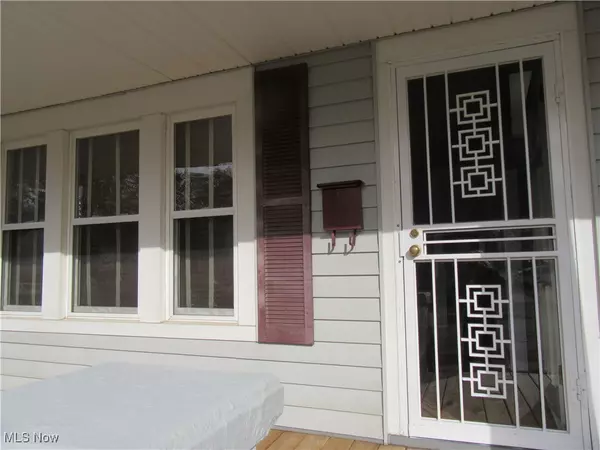 Cleveland, OH 44109,1702 Treadway AVE