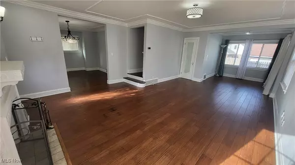 Parma, OH 44130,9304 Snow RD