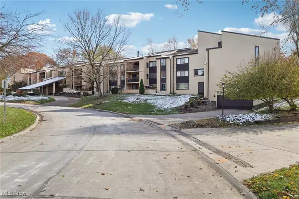 Fairlawn, OH 44333,1006 Bunker DR #204