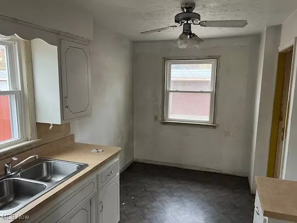 Parma, OH 44130,7377 Greenleaf AVE