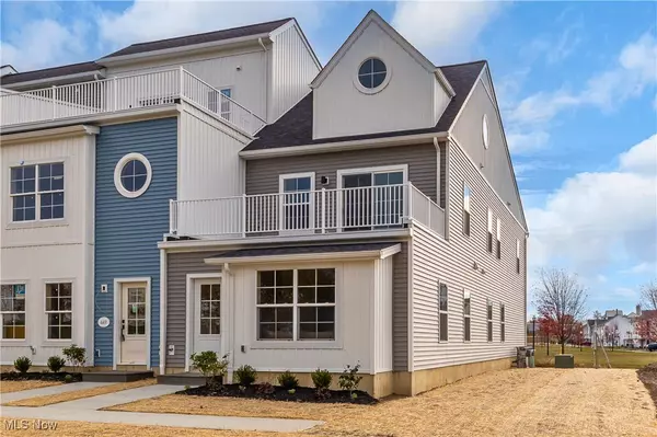 445 Harbor LN, Lorain, OH 44052