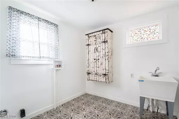 Niles, OH 44446,416 N Cedar AVE